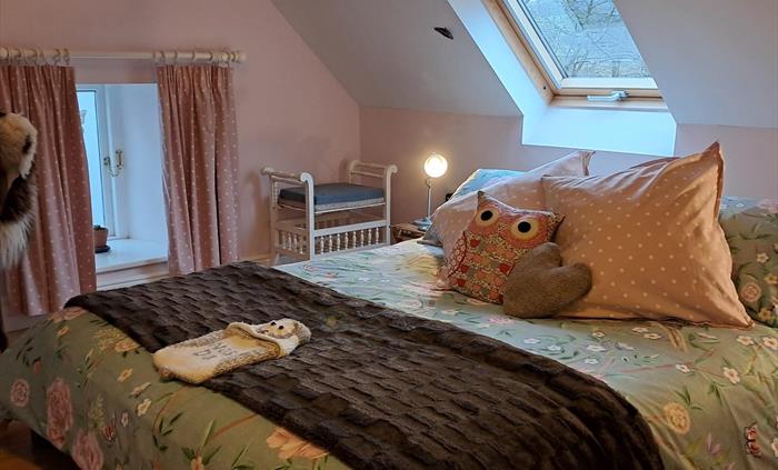 Kingsize platform bed in mezzanine bedroom